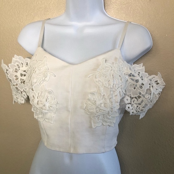 Haute Monde Cold Shoulder Lace Detail Crop Top Size Small - Picture 2 of 13